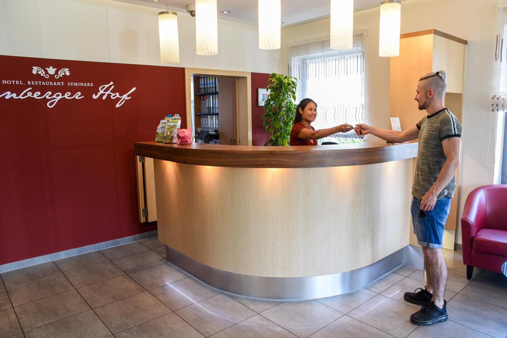 Hotel Nuernberger Hof นอยมาร์คท์ อิน แดร์ โอเบอร์พฟัลซ์ ภายนอก รูปภาพ