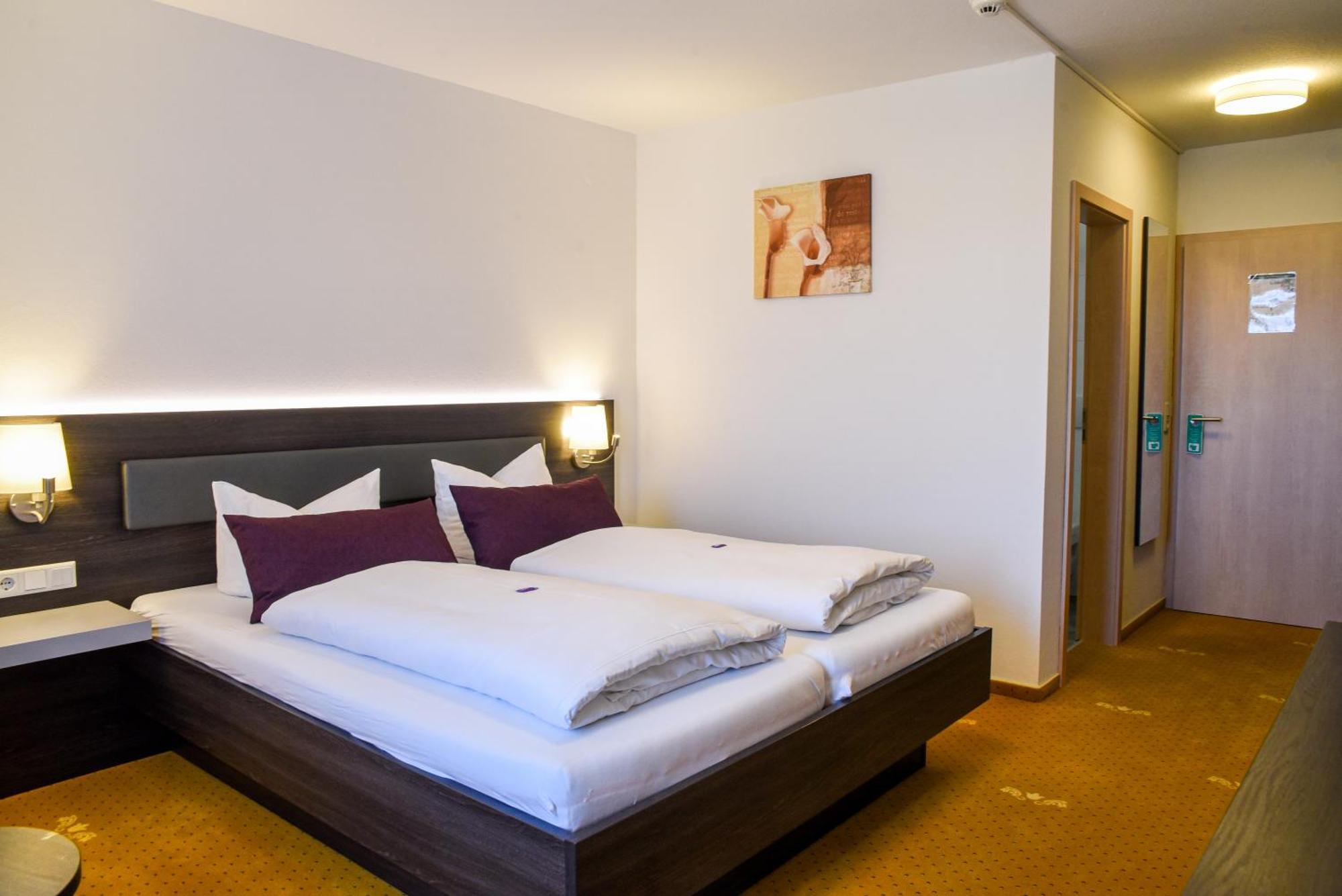 Hotel Nuernberger Hof นอยมาร์คท์ อิน แดร์ โอเบอร์พฟัลซ์ ภายนอก รูปภาพ