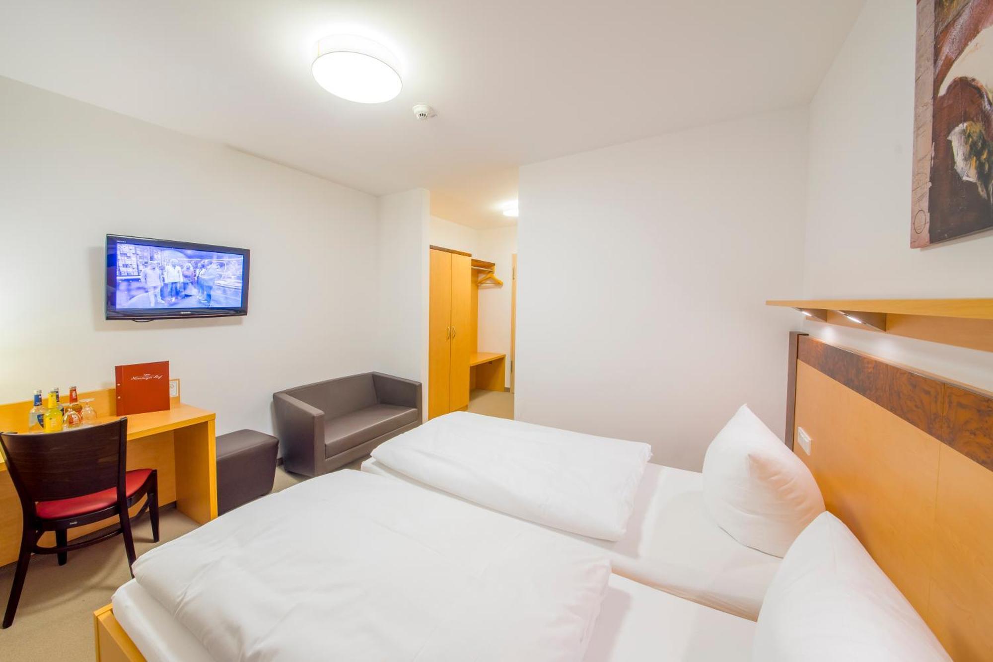Hotel Nuernberger Hof นอยมาร์คท์ อิน แดร์ โอเบอร์พฟัลซ์ ภายนอก รูปภาพ