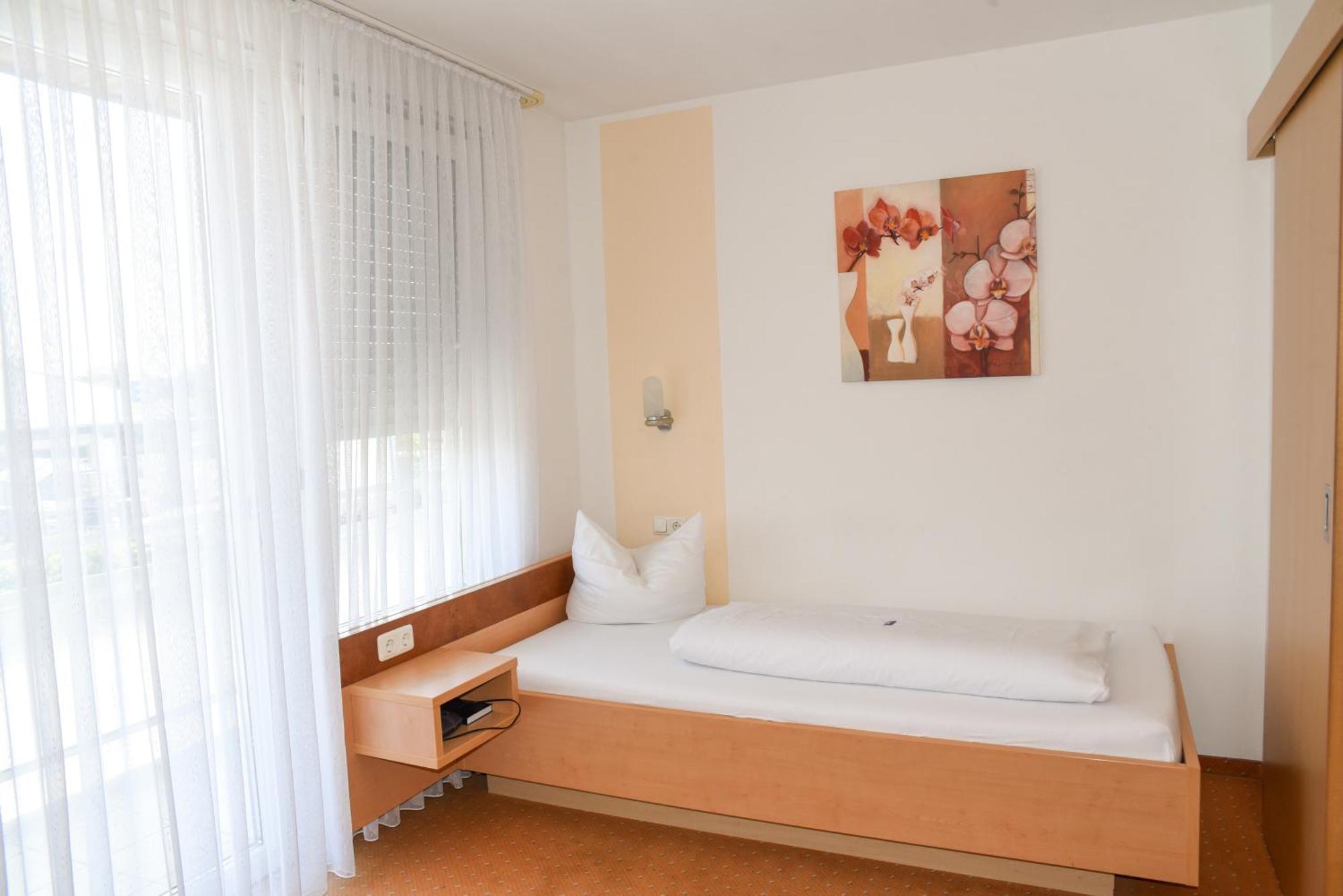 Hotel Nuernberger Hof นอยมาร์คท์ อิน แดร์ โอเบอร์พฟัลซ์ ภายนอก รูปภาพ