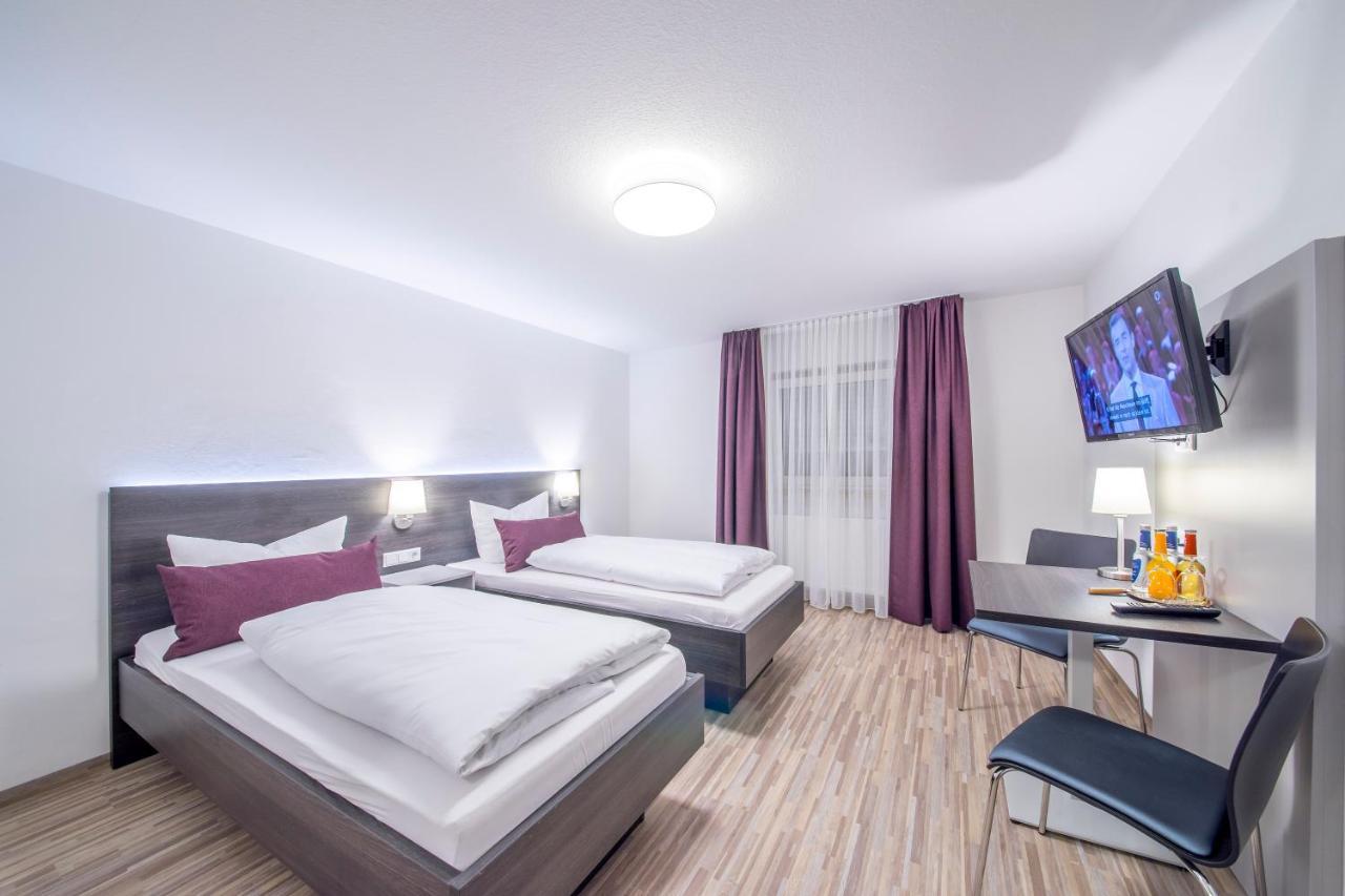Hotel Nuernberger Hof นอยมาร์คท์ อิน แดร์ โอเบอร์พฟัลซ์ ภายนอก รูปภาพ